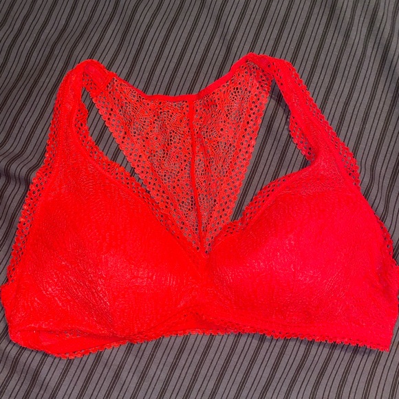 Beautiful red lace bra. Lace on the back. - Picture 2 of 5